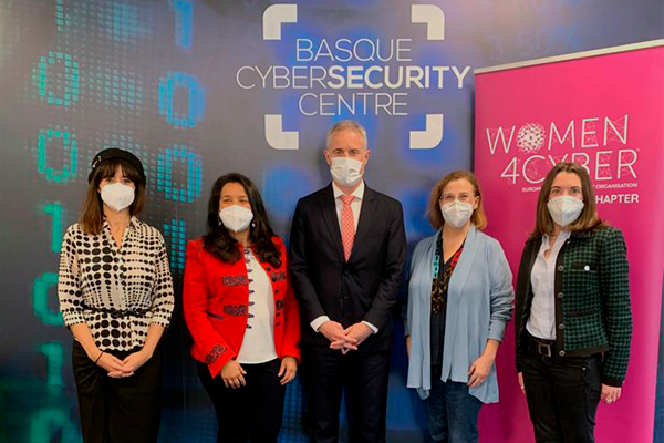 El rol femenino en ciberseguridad será más visible en Euskadi gracias a un acuerdo con Women4Cyber Spain